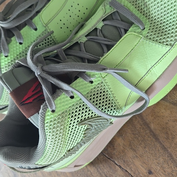 Ja Morant Gym Shoes - Picture 4 of 9